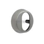 Külgvaates ümmargune südamikukate harjatud roostevabast terasest. Keskel ovaalne ava.